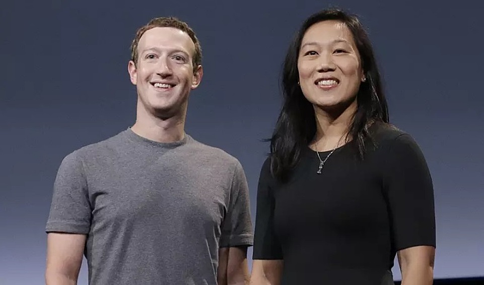 Марк Цукерберг познакомился с Присциллой Чан в Гарварде. Они поженились в 2012 году, спустя три года у супругов родилась дочь Максима, а еще через два — Августа. 