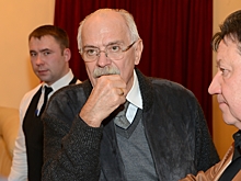 Покинувший РФ Дмитрий Быков* оскорбил Никиту Михалкова, назвав его «недовеликим»