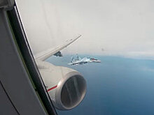 Читатели «Фокс ньюс» о перехвате российскими Су-27 американского B-52 над Черным морем: поразительно, что у них хоть что-то летает. От России остались рожки да ножки.