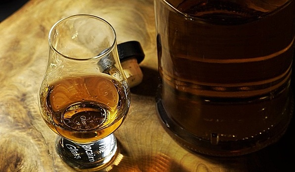 За миллион фунтов стерлингов в Великобритании продали бутылку виски