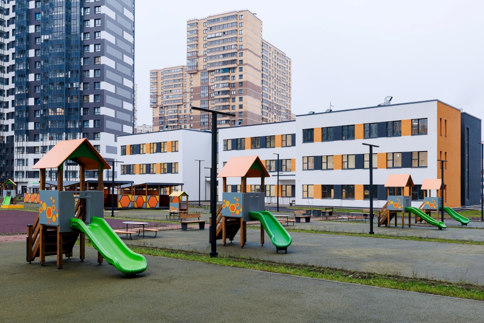 В проектах Группы «Аквилон» в Петербурге строятся три детских сада и две школы