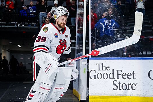 Обладатель Кубка Стэнли вратарь Броссуа забросил шайбу в матче АХЛ