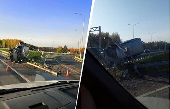В Тюмени вновь страшная авария — машина представляет собой груду металла
