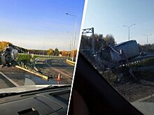 В Тюмени вновь страшная авария — машина представляет собой груду металла