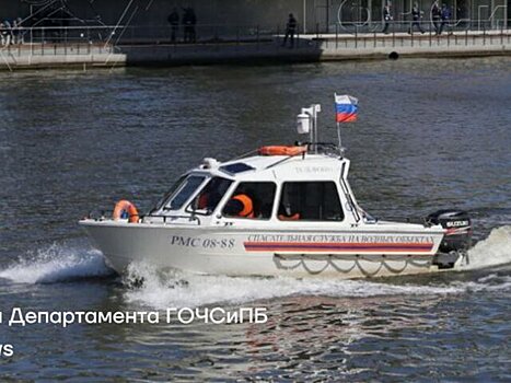 Человек упал в Москву-реку в центре столицы