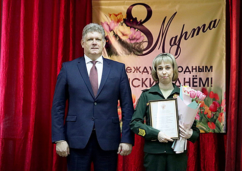 Торжественное собрание для личного состава военного госпиталя ЦВО состоялось в Новосибирске в преддверии Международного женского дня