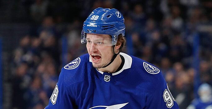 Форвард «Нефтехимика» Хоружев: «Сергачев подарил школе тренажерный зал, выделил средства на оборудование – не забывает родной город. Это очень помогает парням развиваться»