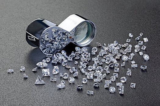 "Алроса" выручила $6,5 млн на алмазном аукционе во Владивостоке