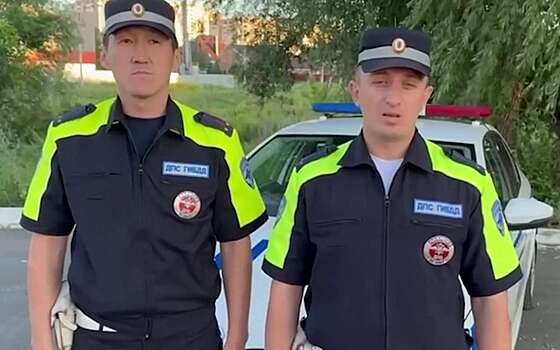 Семья попала в беду — везут в больницу четырехлетнего сына (видео)