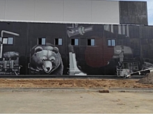 На фасаде завода под Ярославлем нарисовали медведя высотой в 5 этажей