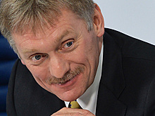 Песков отверг связь между отставкой главы ФБР и сменой посла в США