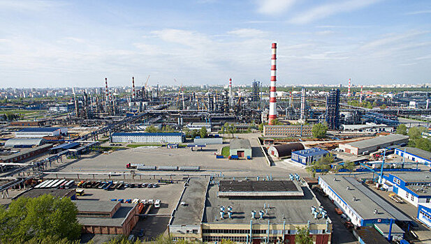 НПЗ "Газпром нефти" в Москве и Омске увеличили объемы переработки нефти
