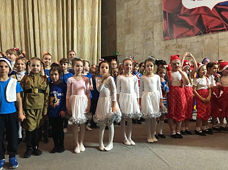 Юные танцоры из школы на Коровинском шоссе выступили на фестивале «Елка в кроссовках»