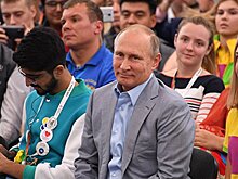 Путин по-английски обратился к участникам фестиваля молодежи
