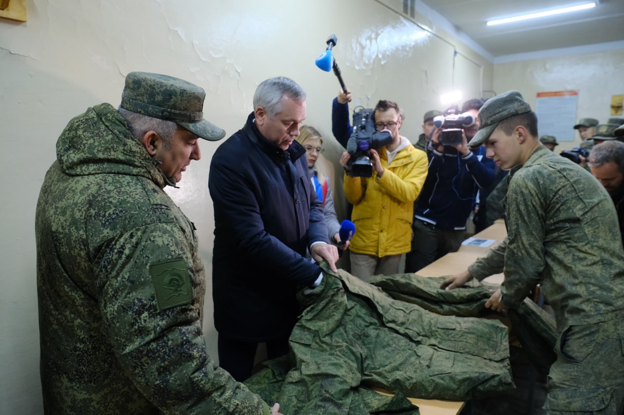 Новосибирскому губернатору Андрею Травникову показали палаточный городок для мобилизованных