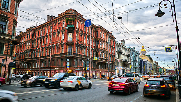 Сколько теперь стоит проехать на машине из Москвы в Питер
