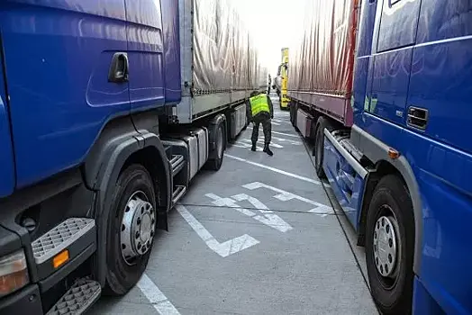 Грузовики из Европы перестали пускать в Россию