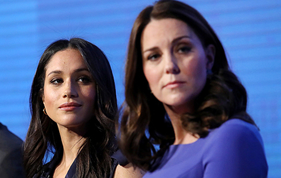 Меган Маркл повторила за Кейт Миддлтон и села в лужу: о правилах приличия американка до сих пор не слышала