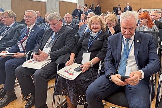 Спикер уральского парламента участвует в обсуждении путей развития России и Беларуси