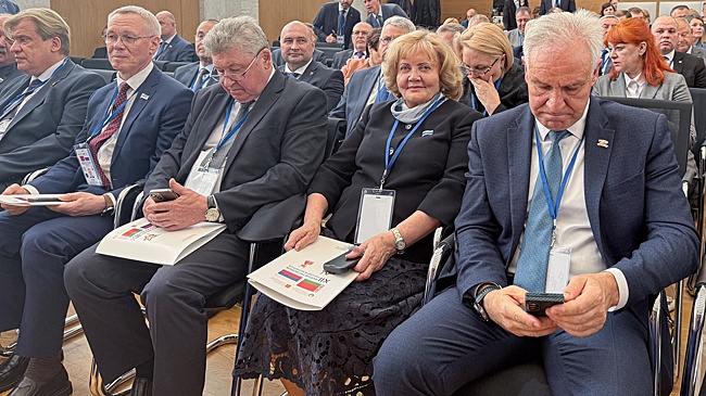 Спикер уральского парламента участвует в обсуждении путей развития России и Беларуси