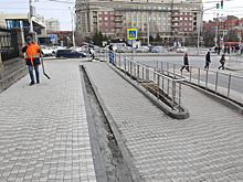 Развалившуюся плитку на Красном проспекте будут менять на новую