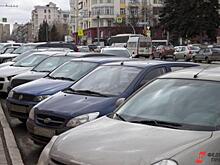 В Челябинске убрали киоск, при установке которого повредили две машины