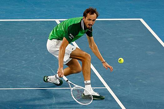 Медведев одержал волевую победу в пятисетовом полуфинале Australian Open
