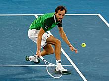 Медведев одержал волевую победу в пятисетовом полуфинале Australian Open