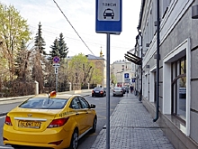 Московский таксист потерял сознание за рулем и врезался в столб