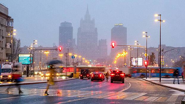 Москвичей предупредили о дожде и похолодании в первые выходные осени