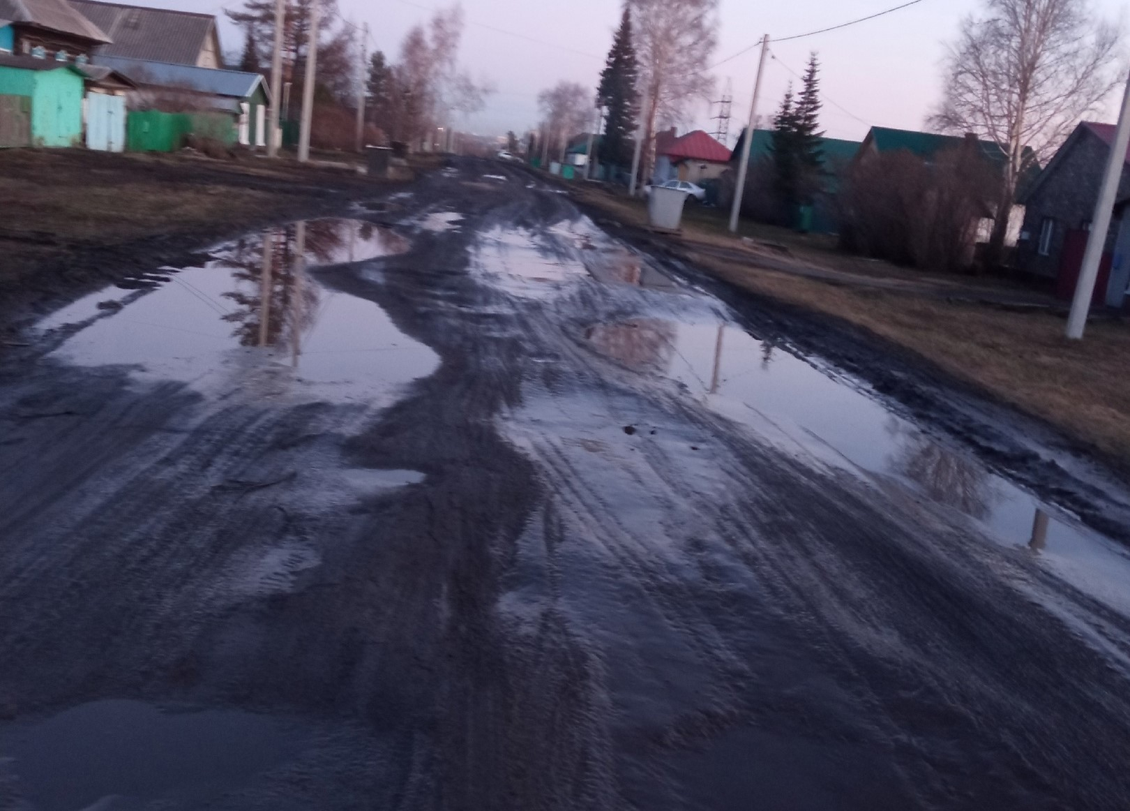 Жители Ленинска-Кузнецкого пожаловались на ямы на дорогах