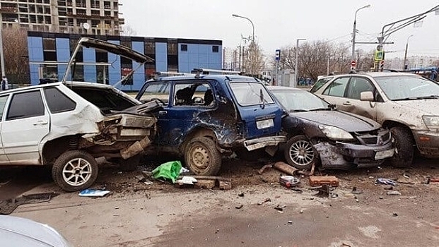 Восемь автомобилей столкнулись в Тюмени