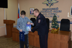 В Ульяновске руководство транспортной полиции приняло участие во Всероссийской благотворительной акции «Елка желаний»