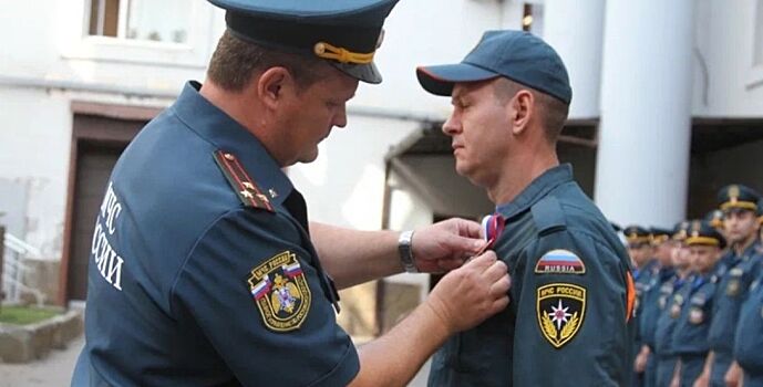Донские огнеборцы награждены ведомственными медалями «За спасение на пожаре»