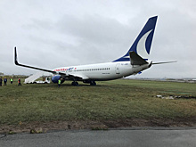 Опубликовано фото самолета, выкатившегося за пределы взлетной полосы в Перми