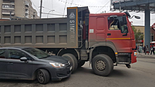 Из-за аварии с большегрузом в центре Саратова образовались огромные пробки