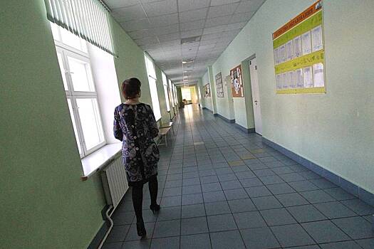 Российский подросток написал угрозу в туалете школы и попал на допрос