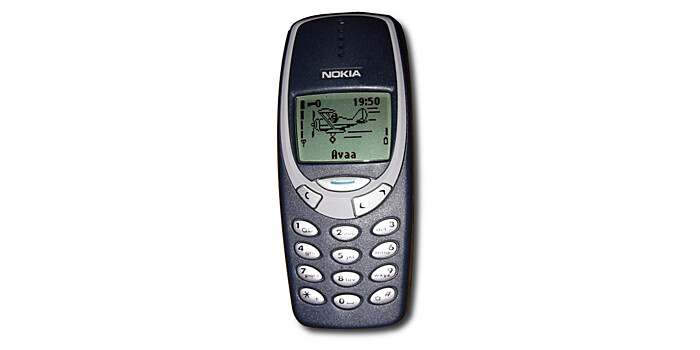 От «Алтая» до Nokia 3310. Звезды вспоминают о своих первых мобильниках
