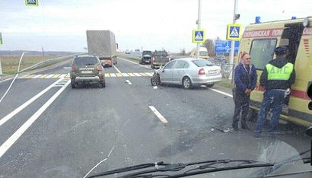 На трассе Калининград - Нестеров лоб в лоб столкнулись микроавтобус и легковой автомобиль