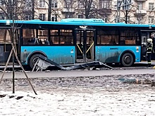 SHOT: В Петербурге автобус врезался в остановку, погиб человек