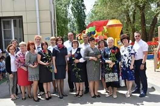 В Волгограде работников интернатов наградили знаком «Забота о детстве»