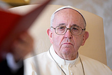 Ватикан в шоке: папа римский лайкнул горячую модель