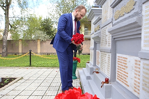 К памятникам воинской славы СЗАО возложили цветы