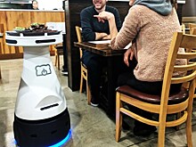 Бывший инженер Google сделал робота, который помогает официантам