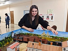 В Омской области школьники восстановили в макете железнодорожную станцию