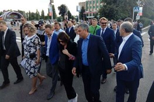 Миронов и Володин посетили открытие нового драмтеатра Балашова