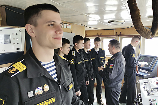 Воспитанники НВМУ во Владивостоке отработали занятия  по военно-морской подготовке