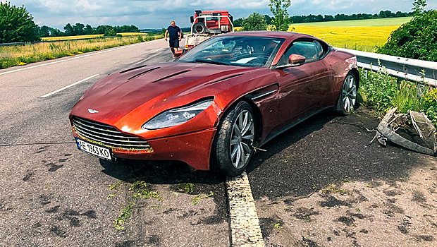 Брошенный Aston Martin обнаружен на трассе Харьков-Днепр