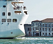 Власти Италии запретили круизным лайнерам заходить в Венецианскую лагуну