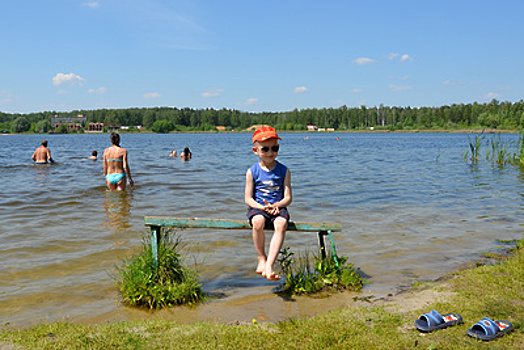 Роспотребнадзор разрешил купаться в озере Большое во Фрязине
